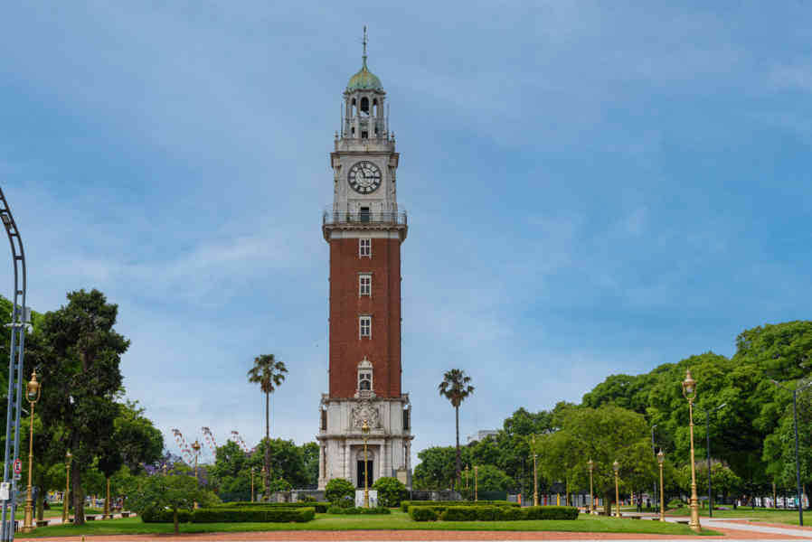 Argentina - Buenos Aires 077 - Retiro - plaza Fuerza Aérea Argentina - Torre Monumental o de los Ingleses.jpg